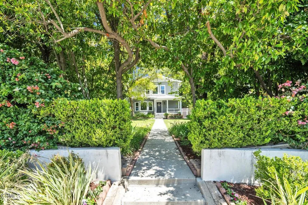 1135 Fairview Dr, La Canada Flintridge, CA 91011