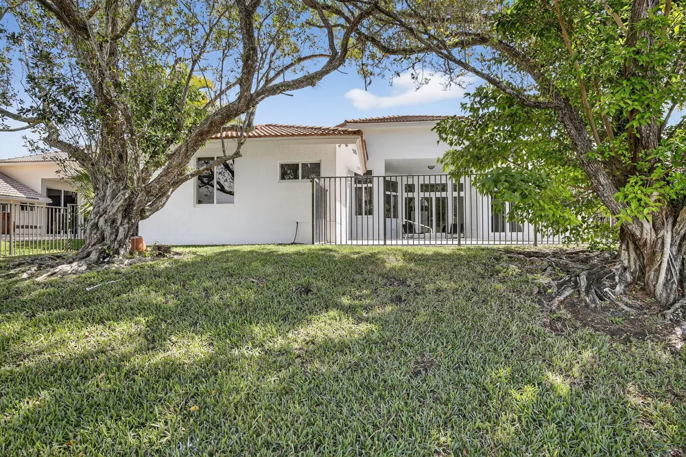 2647 Miller Ct, Weston, FL 33332