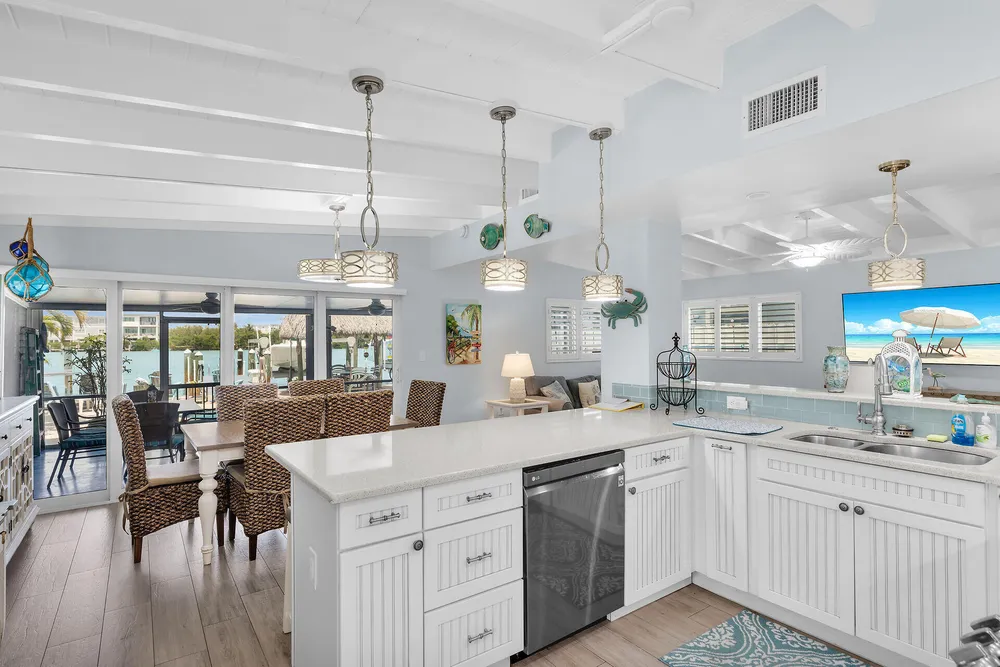 8 Sadowski Causeway, Key Colony Beach, FL 33051