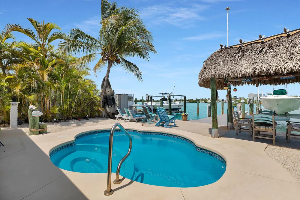 8 Sadowski Causeway, Key Colony Beach, FL 33051