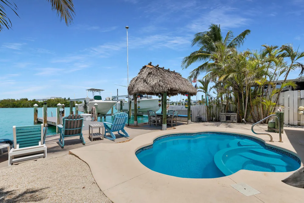 8 Sadowski Causeway, Key Colony Beach, FL 33051