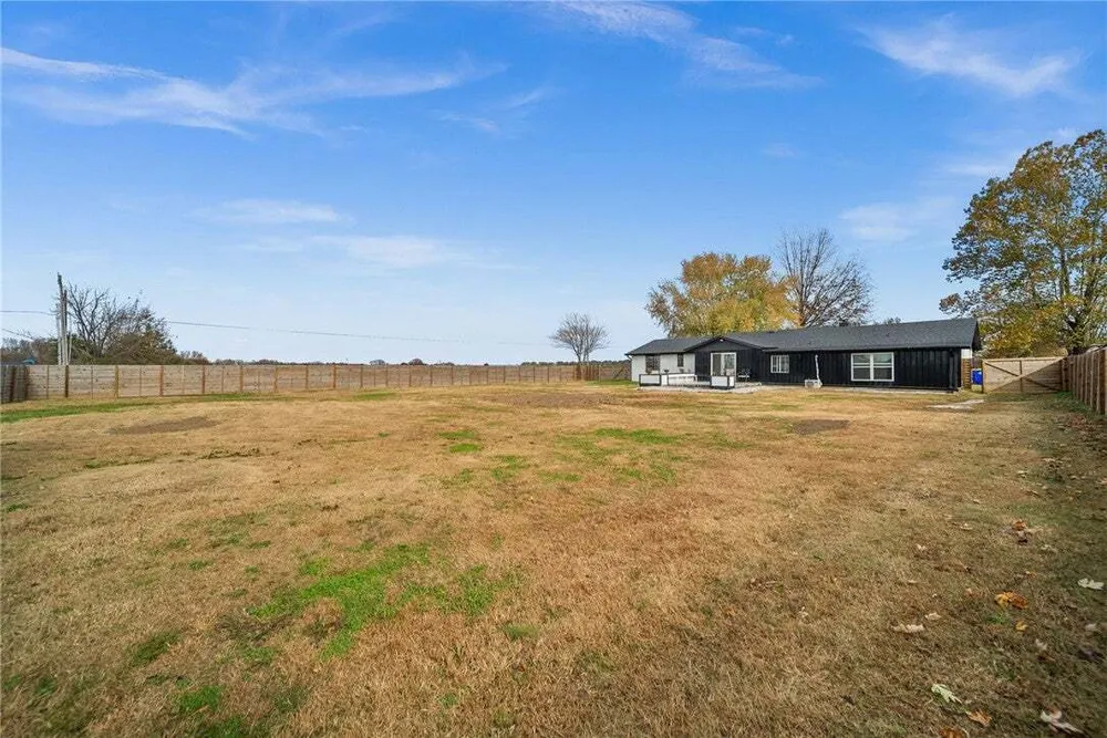 1822 Daisy Circle, Lowell, AR 72745