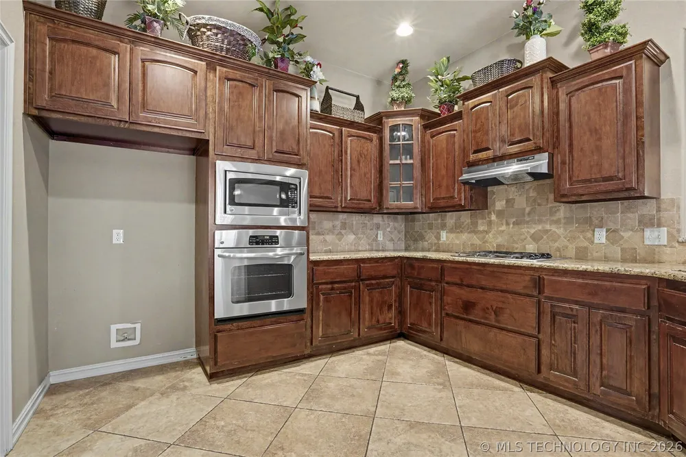 3108 S Gardenia Ct, Broken Arrow, OK 74012