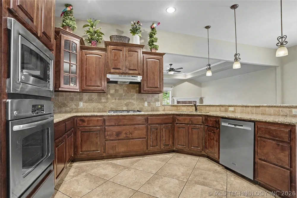 3108 S Gardenia Ct, Broken Arrow, OK 74012