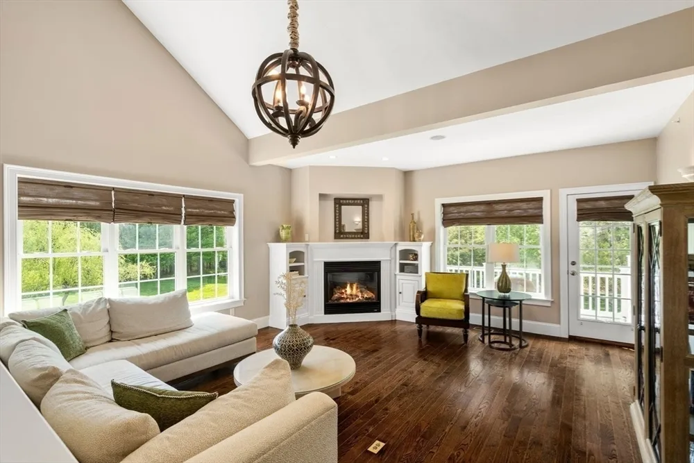 3 Pine Ridge Dr, Medway, MA 02053