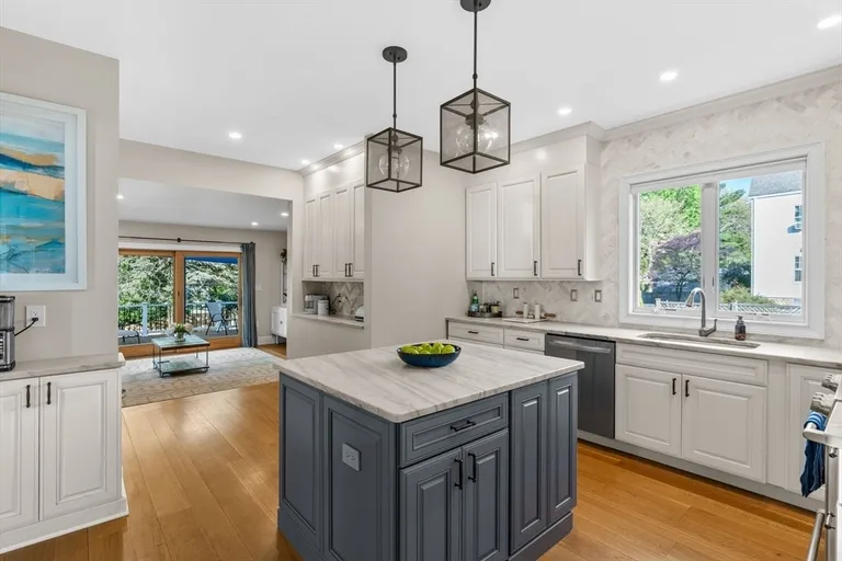 186 Temple St, Boston, MA 02132