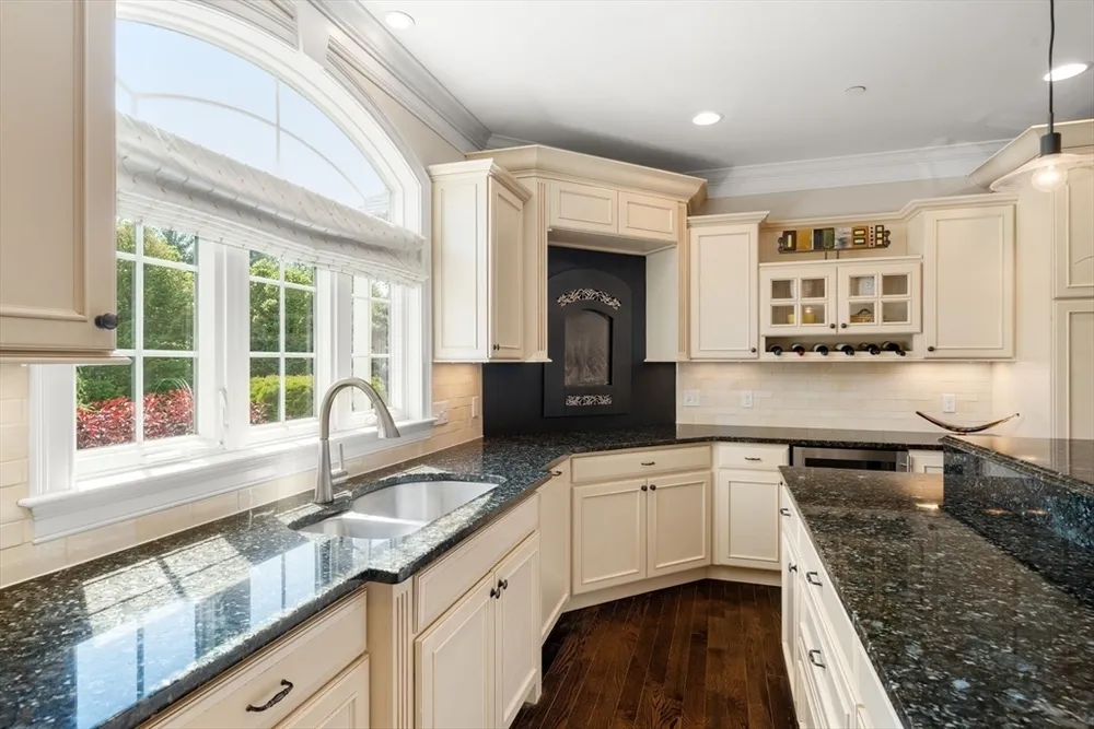 3 Pine Ridge Dr, Medway, MA 02053
