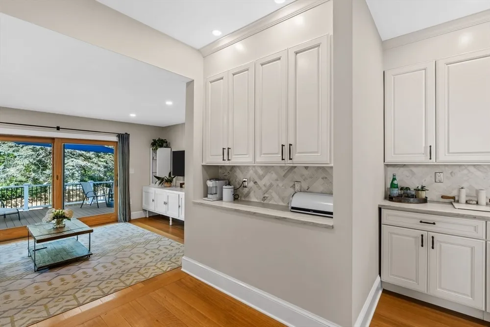 186 Temple St, Boston, MA 02132