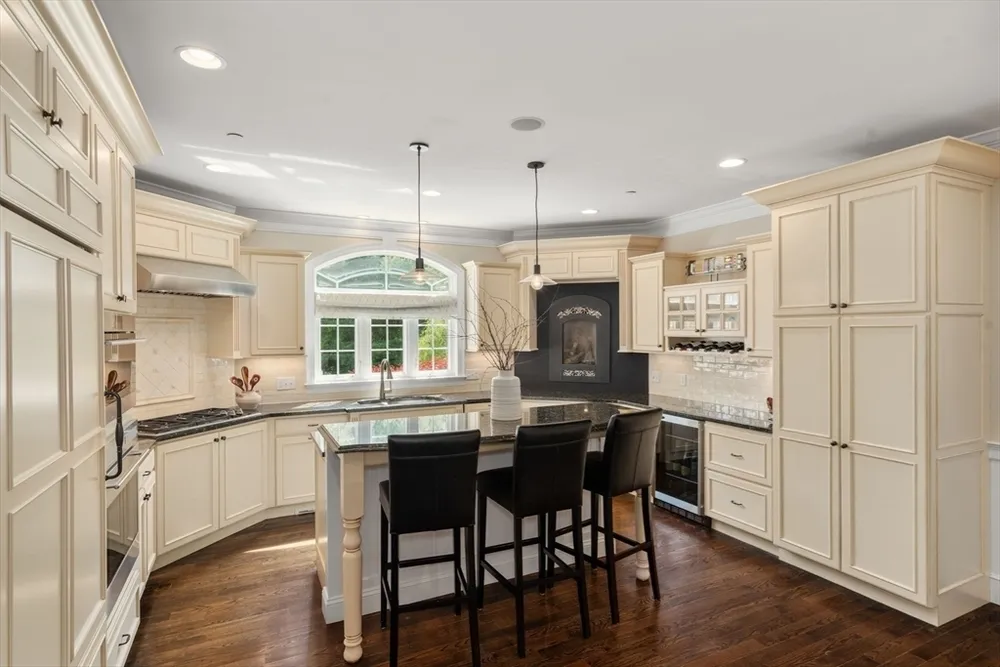 3 Pine Ridge Dr, Medway, MA 02053