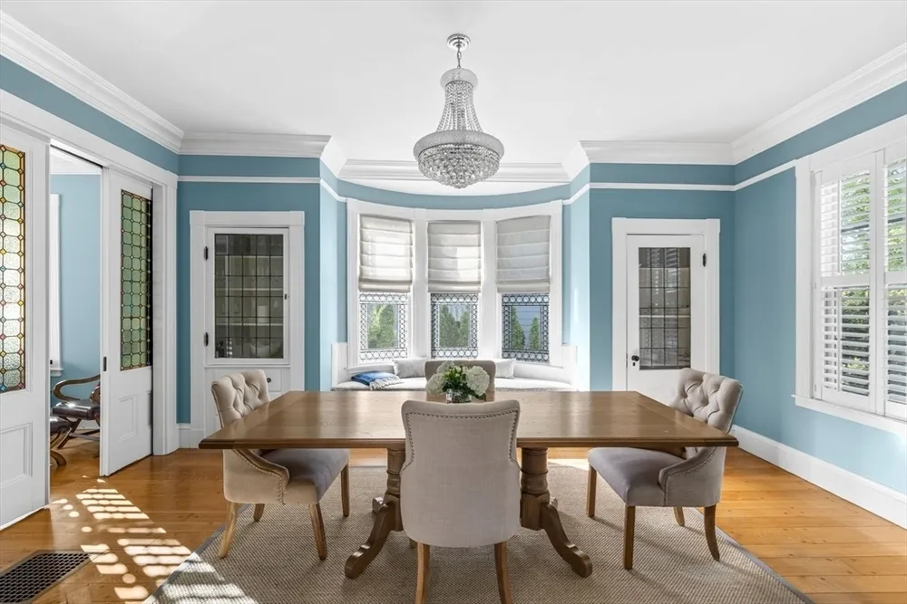 186 Temple St, Boston, MA 02132