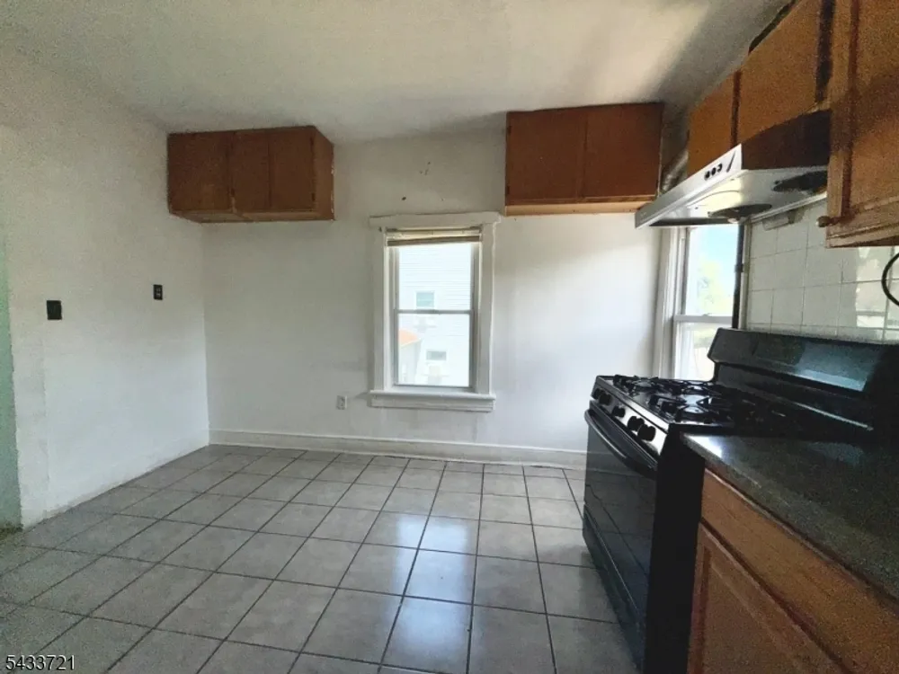 659 S 2nd St, Plainfield, NJ 07060