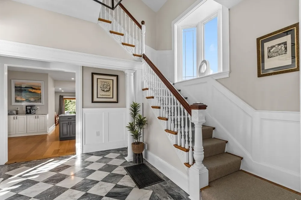 186 Temple St, Boston, MA 02132