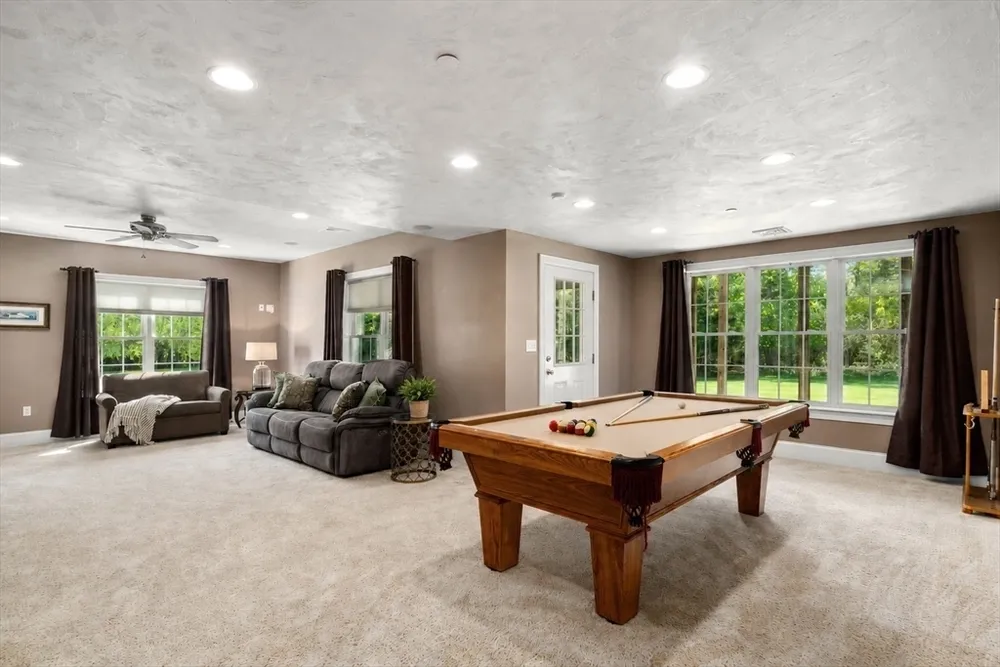 3 Pine Ridge Dr, Medway, MA 02053