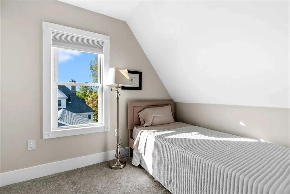 186 Temple St, Boston, MA 02132