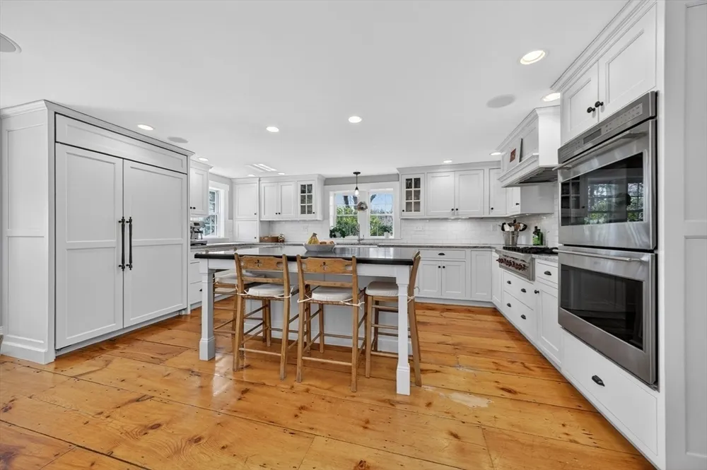 29 Pleasant St, Hingham, MA 02043