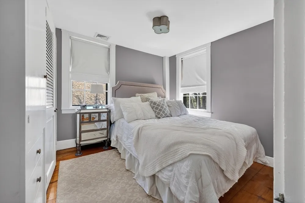 29 Pleasant St, Hingham, MA 02043