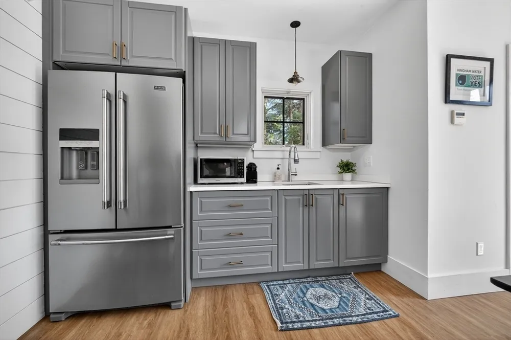 29 Pleasant St, Hingham, MA 02043