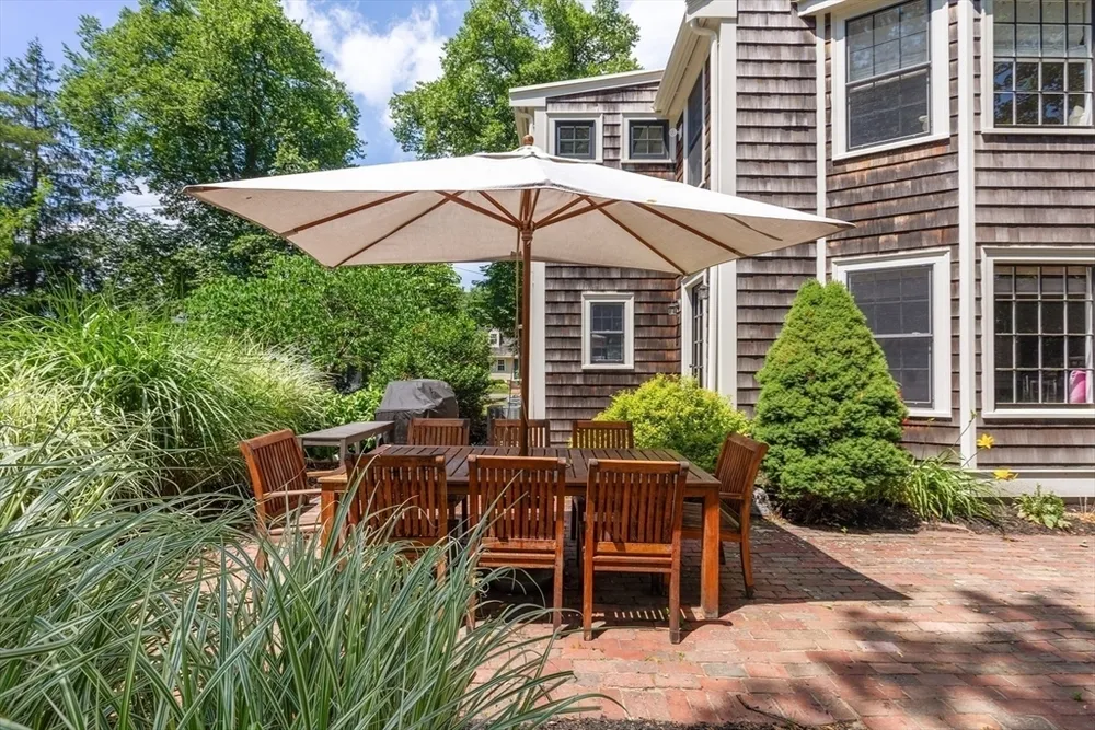 29 Pleasant St, Hingham, MA 02043