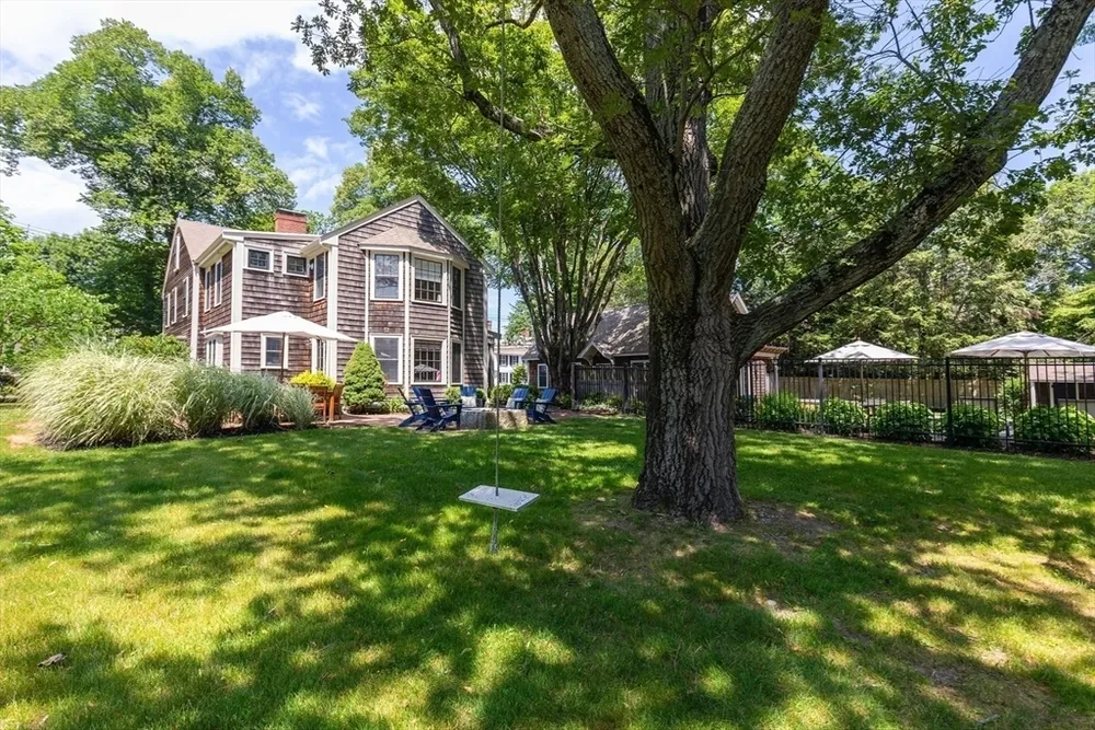 29 Pleasant St, Hingham, MA 02043