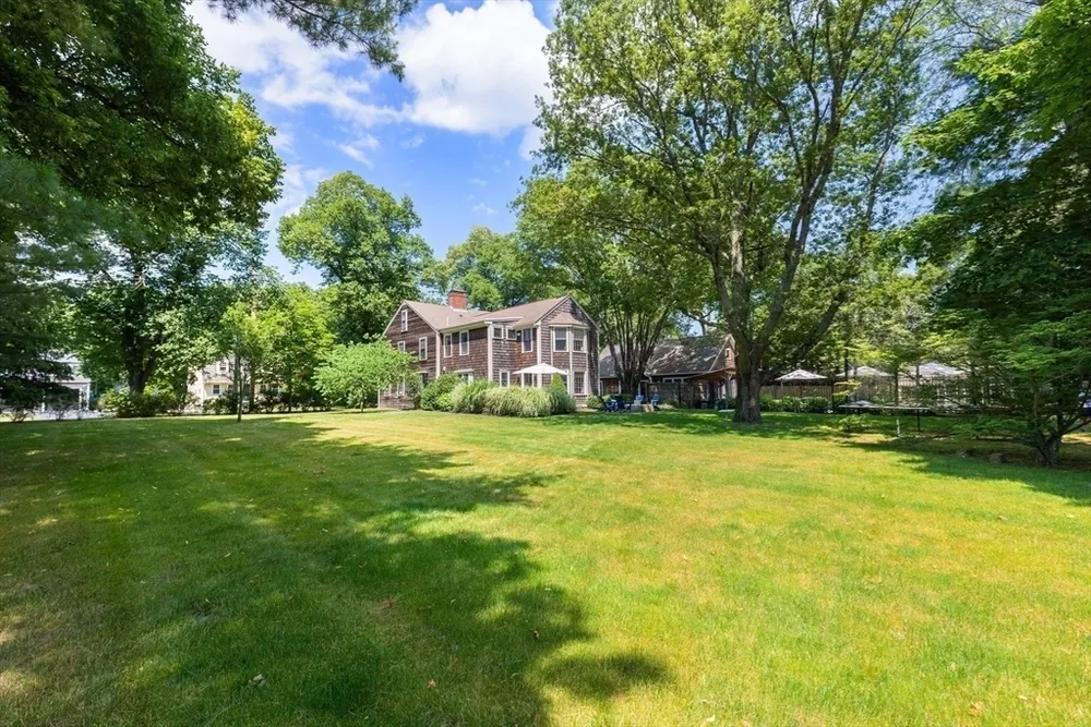 29 Pleasant St, Hingham, MA 02043