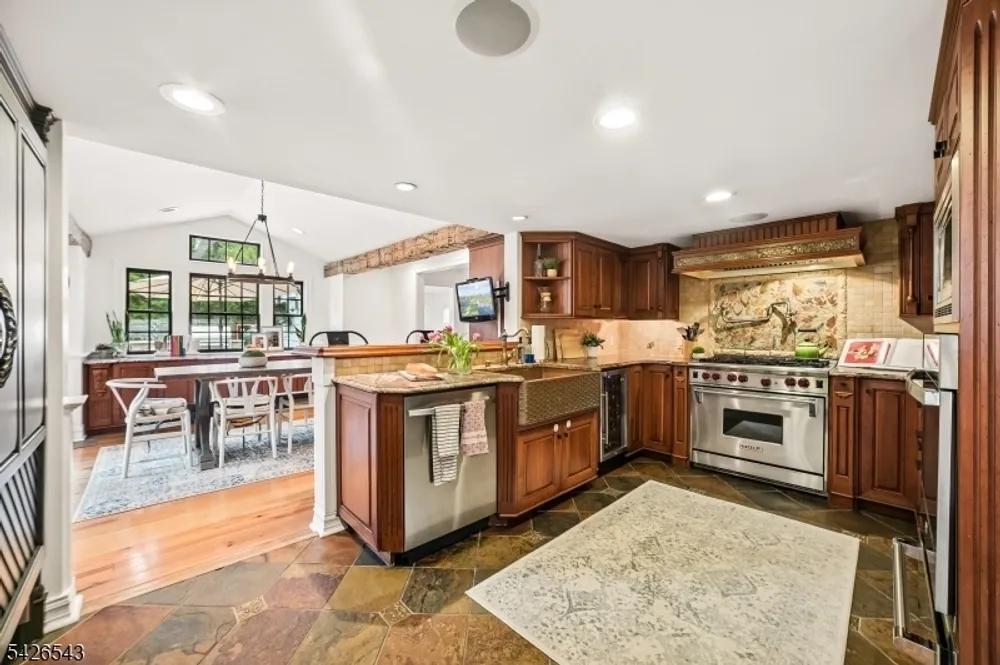 379 White Oak Ridge Rd, Essex, Millburn Township, NJ 07078