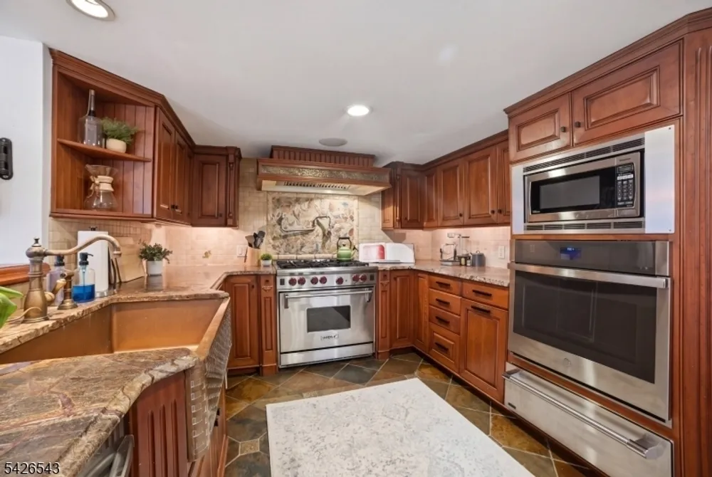 379 White Oak Ridge Rd, Essex, Millburn Township, NJ 07078