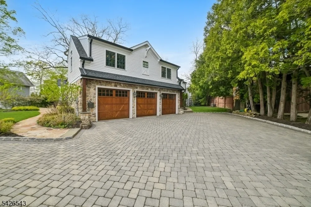379 White Oak Ridge Rd, Essex, Millburn Township, NJ 07078