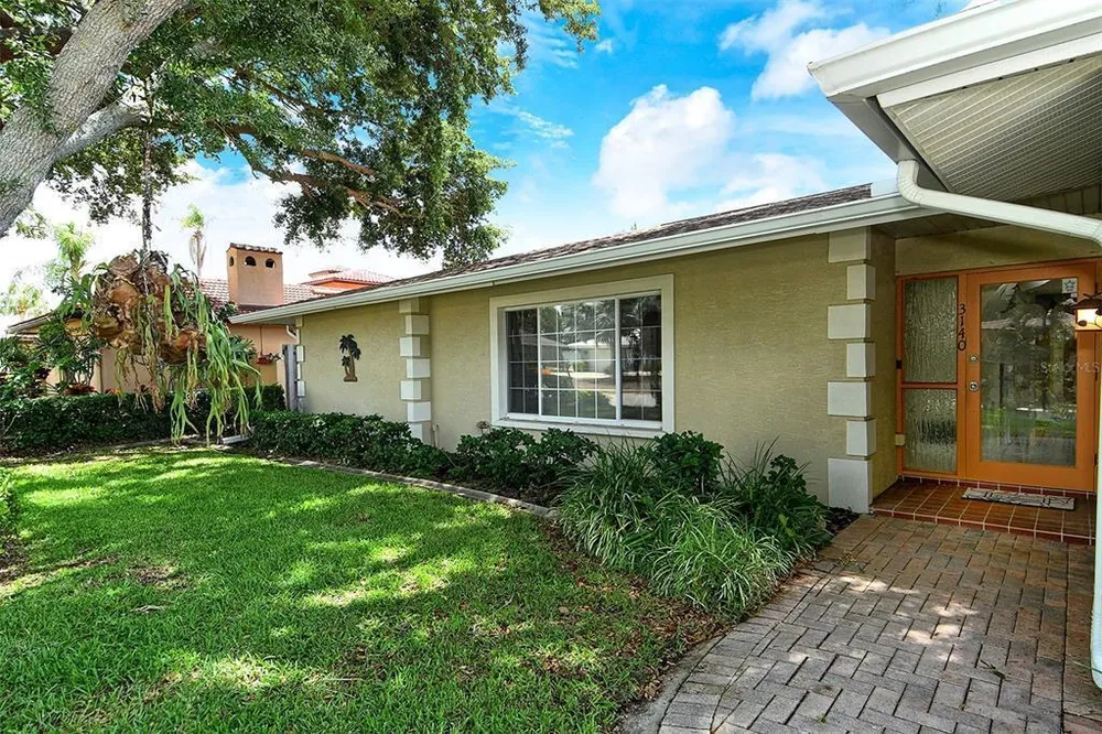 3140 Espanola Dr, Sarasota, FL 34239