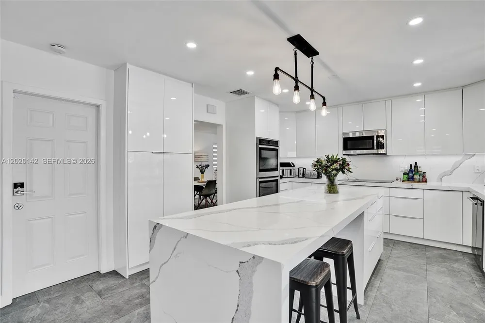 13820 SW 73rd Ave, Palmetto Bay, FL 33158