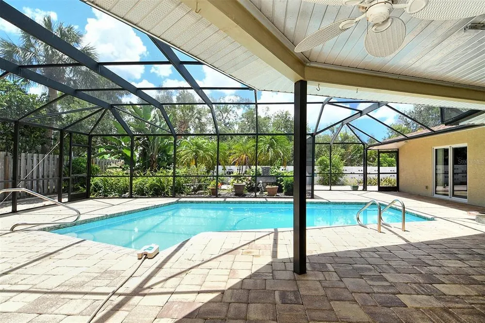 3140 Espanola Dr, Sarasota, FL 34239
