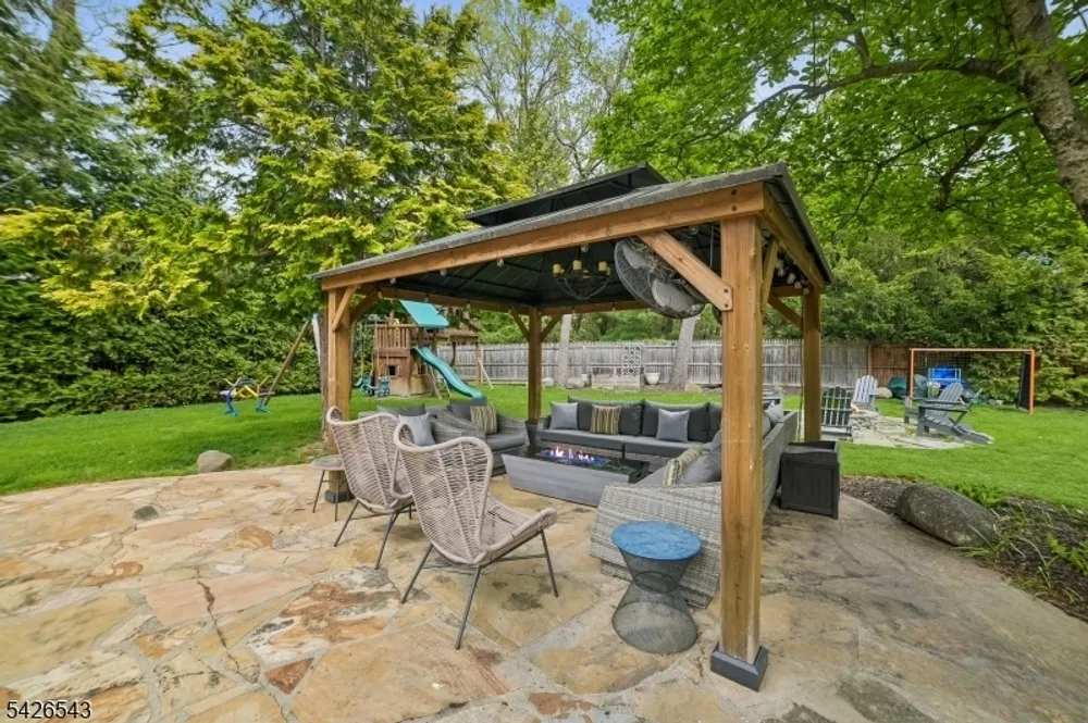 379 White Oak Ridge Rd, Essex, Millburn Township, NJ 07078