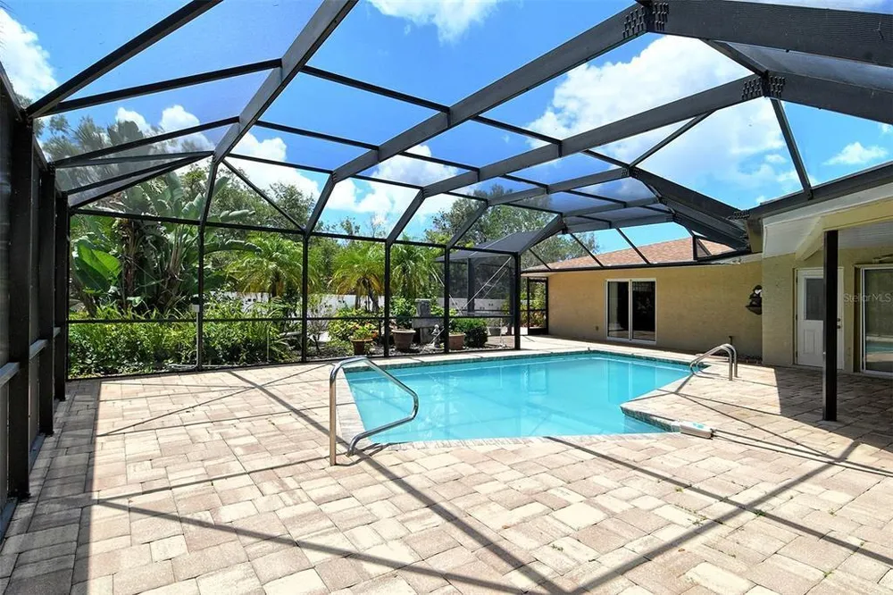 3140 Espanola Dr, Sarasota, FL 34239