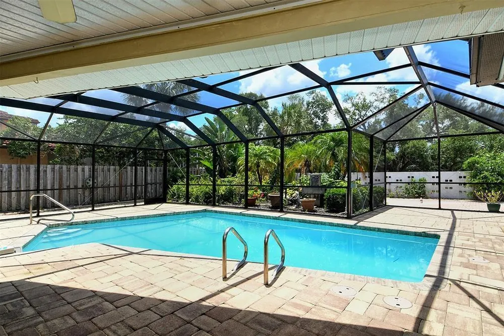 3140 Espanola Dr, Sarasota, FL 34239