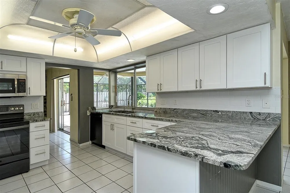 3140 Espanola Dr, Sarasota, FL 34239