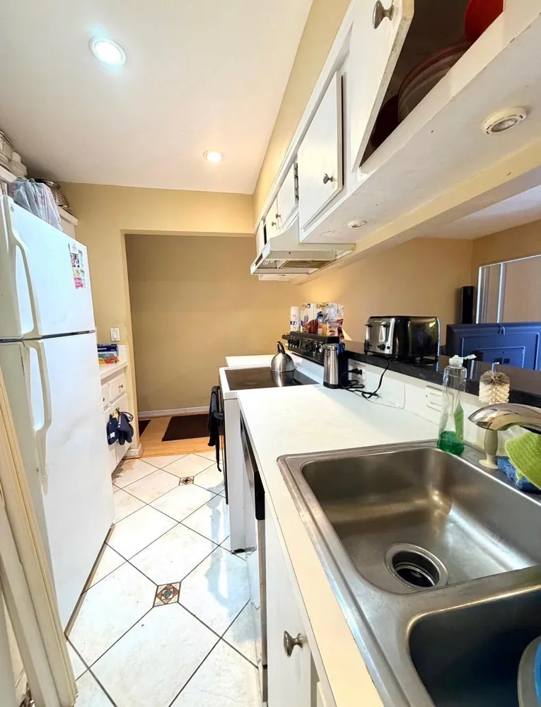 5326 NE 6th Ave, Oakland Park, FL 33334
