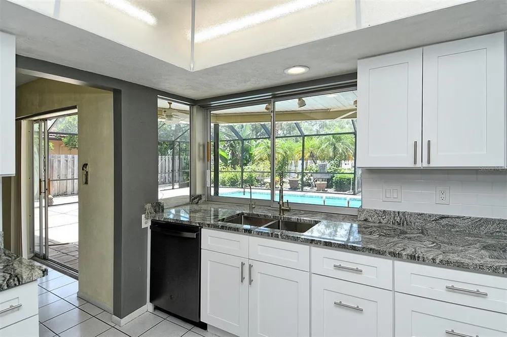3140 Espanola Dr, Sarasota, FL 34239