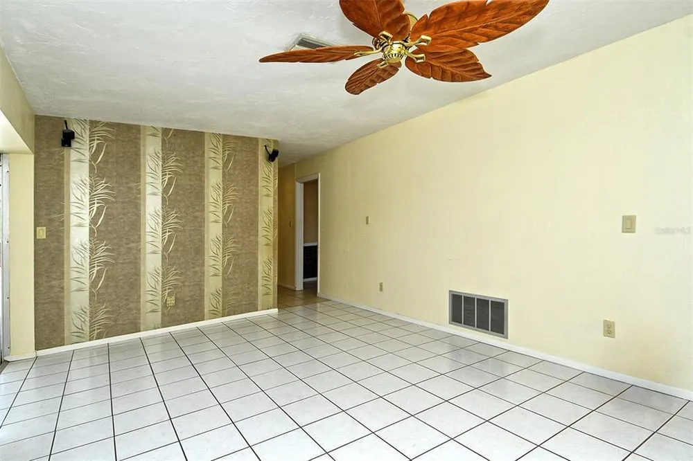 3140 Espanola Dr, Sarasota, FL 34239