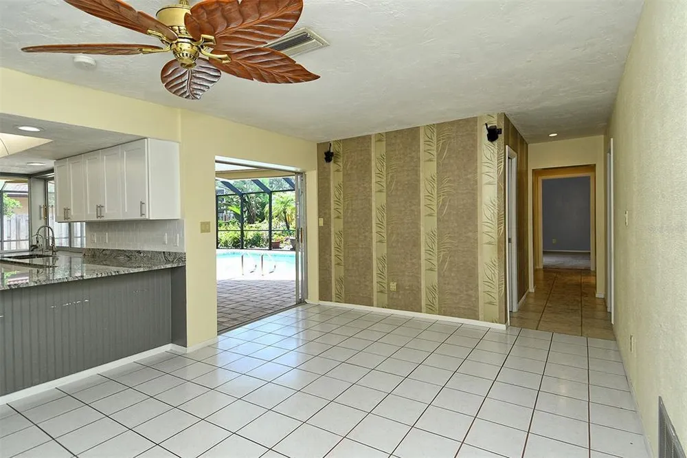 3140 Espanola Dr, Sarasota, FL 34239