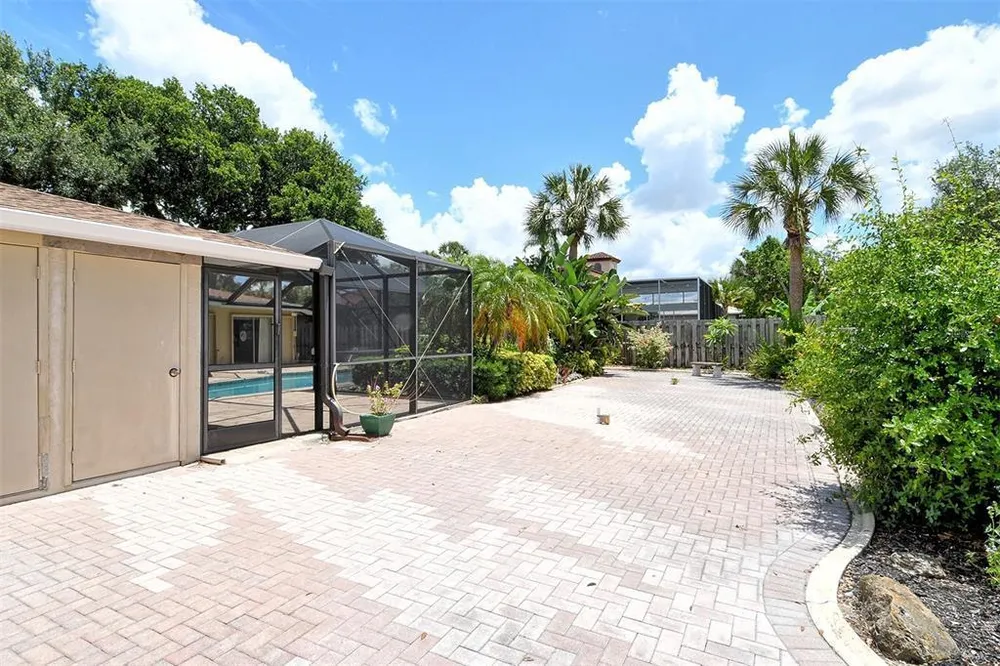 3140 Espanola Dr, Sarasota, FL 34239