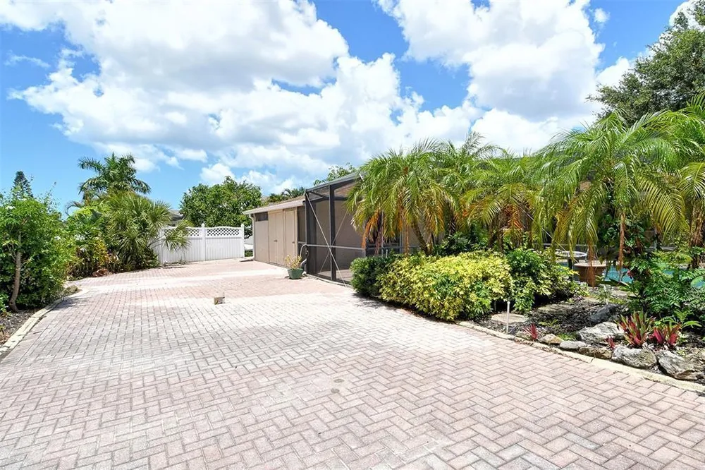 3140 Espanola Dr, Sarasota, FL 34239