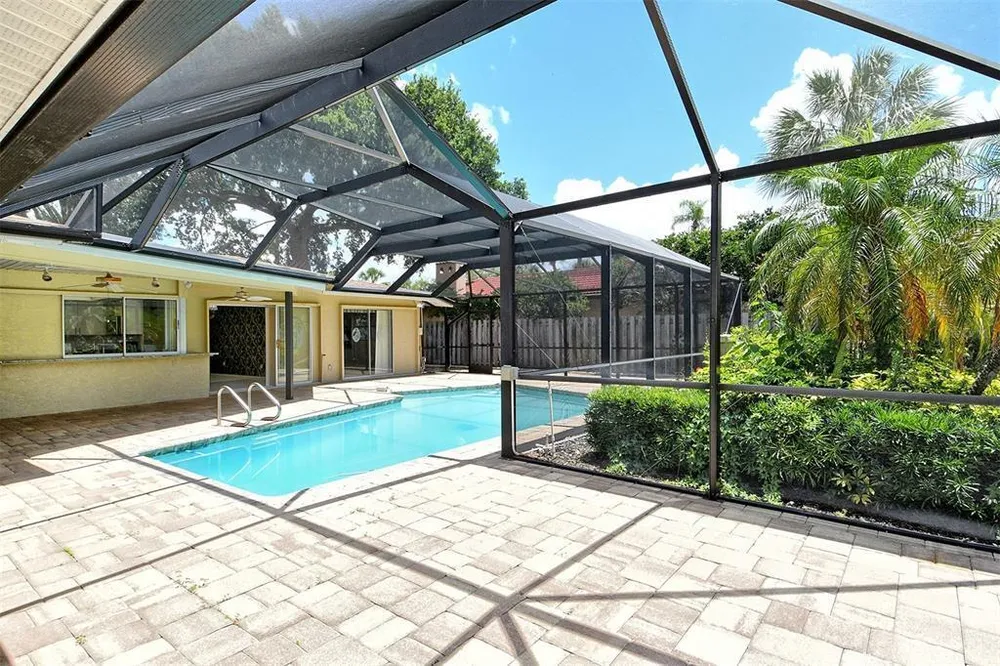 3140 Espanola Dr, Sarasota, FL 34239