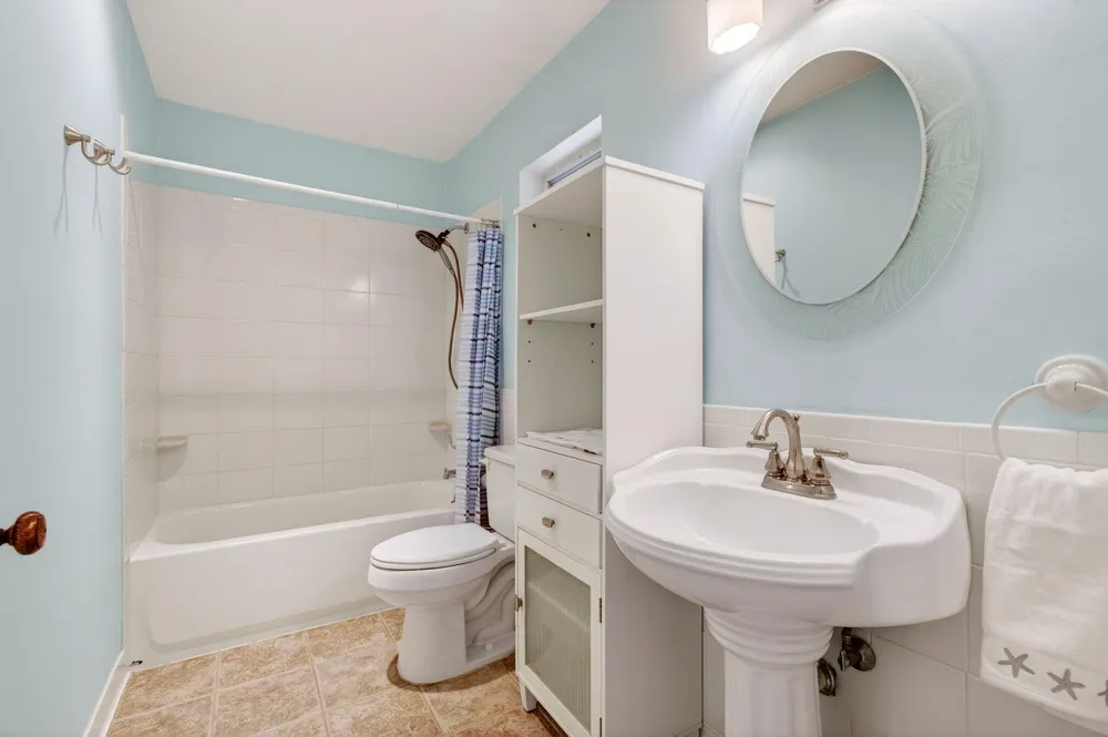 201 Del Rio Blvd, Boca Raton, FL 33432