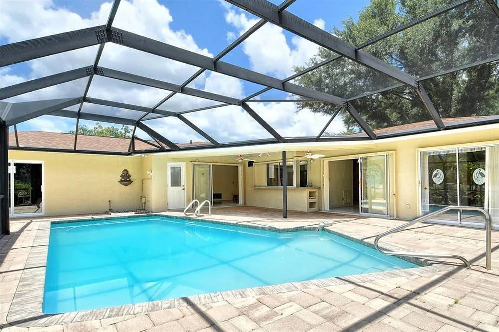3140 Espanola Dr, Sarasota, FL 34239