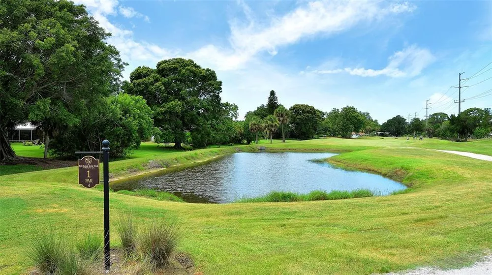 3140 Espanola Dr, Sarasota, FL 34239