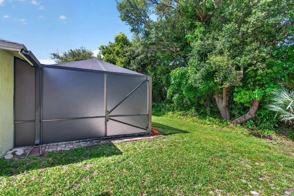 201 Del Rio Blvd, Boca Raton, FL 33432