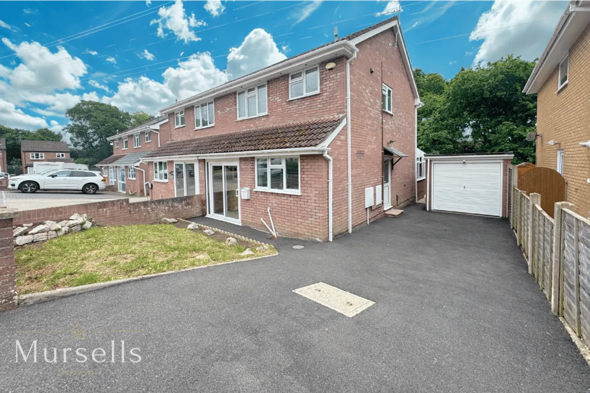 Redshank Close, Poole, BH17