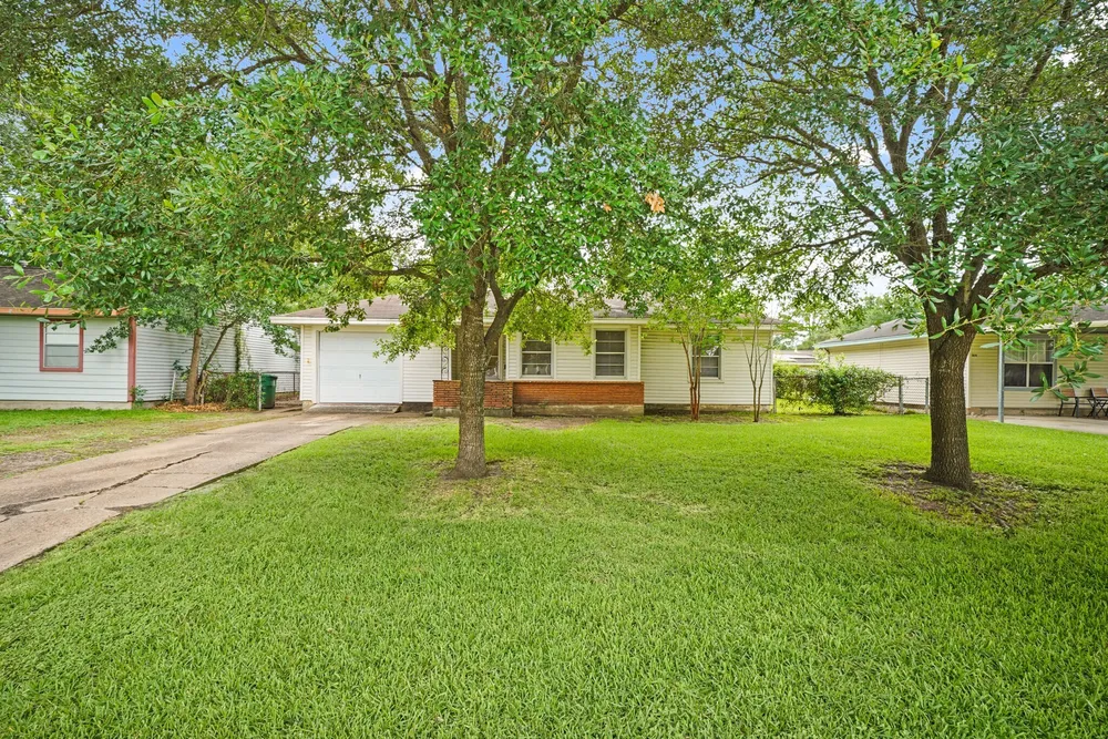 5814 Darnell St, Houston, TX 77074