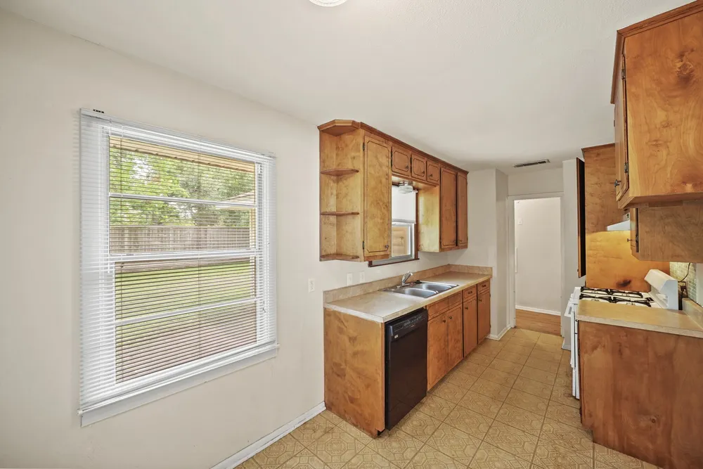 5814 Darnell St, Houston, TX 77074