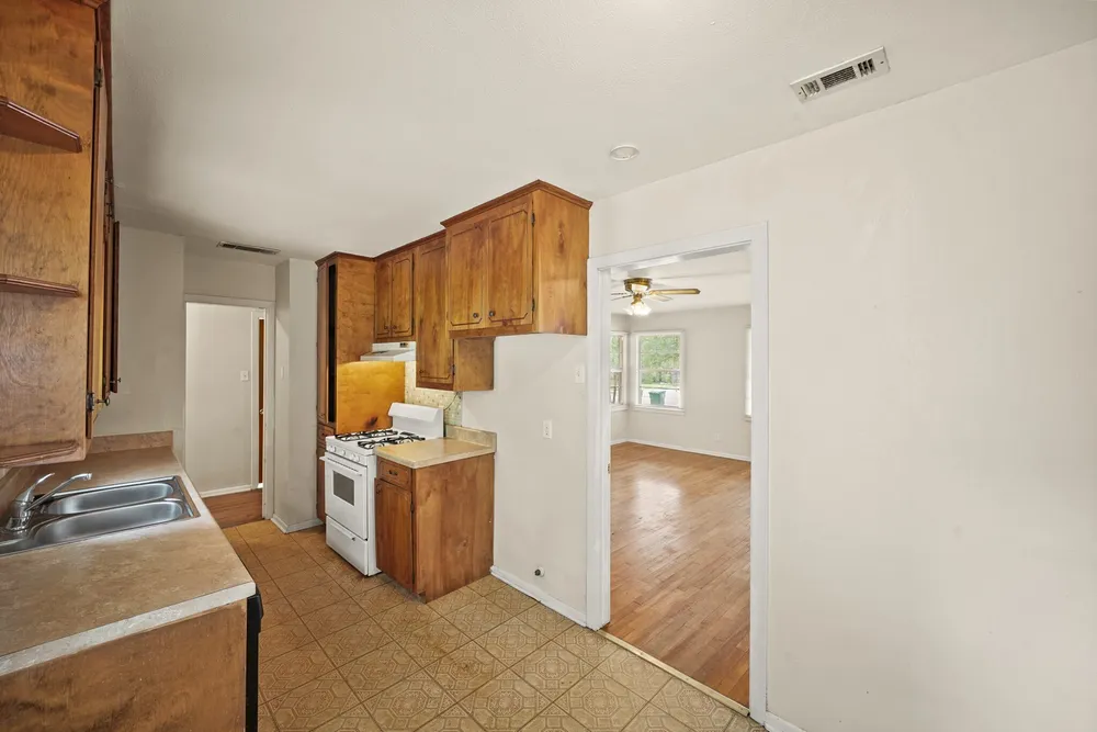 5814 Darnell St, Houston, TX 77074