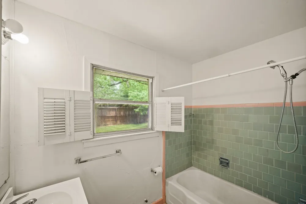 5814 Darnell St, Houston, TX 77074